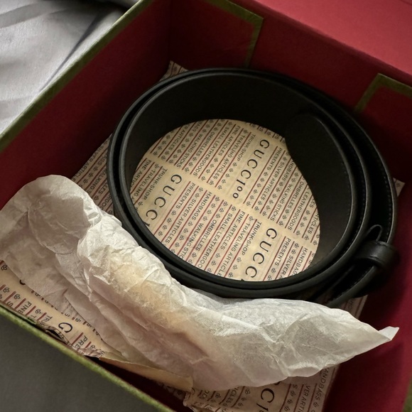 Gucci belt - Unisex 
Reason for selling - wanted a smaller size 
100% new main image 5